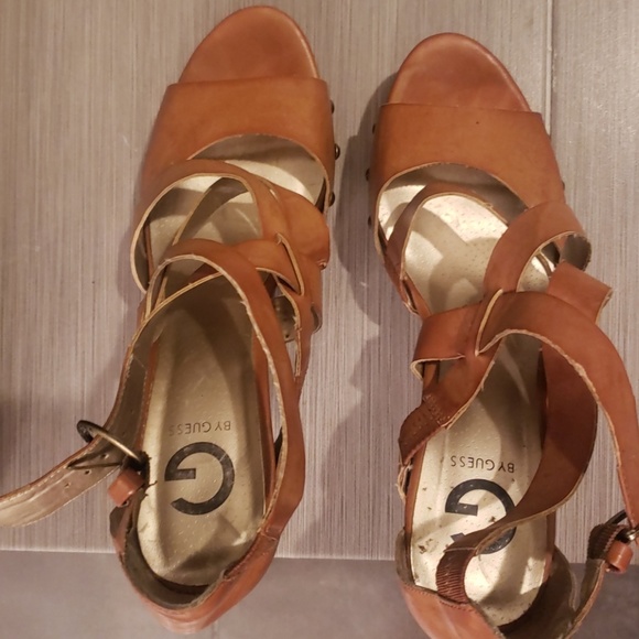 Guess - Picture 1 of 4